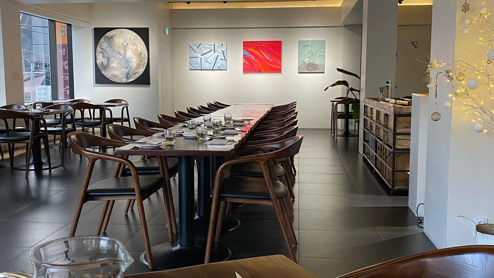 Mahina Vegan Table seating arranged for a group meal