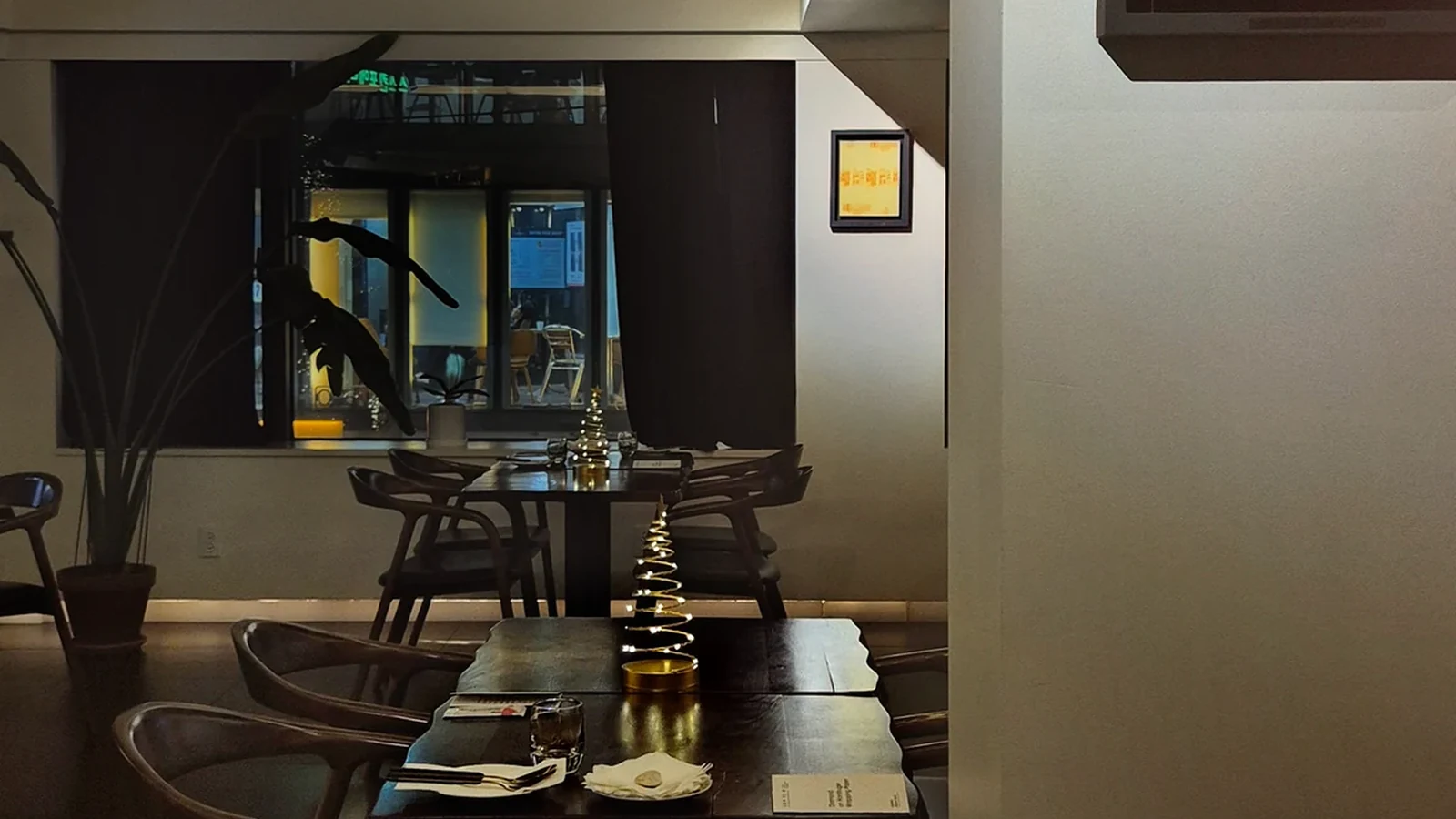 فضای داخلی Mahina Vegan Table با مجموعه مک دونالد Kim Hongrok