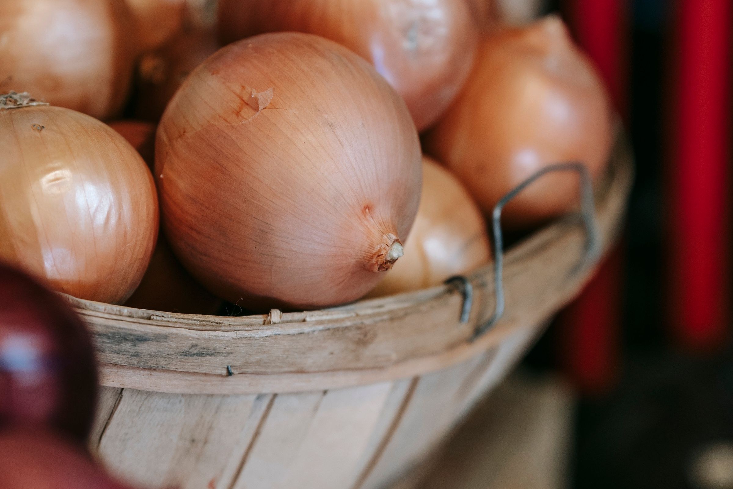 Golden-brown onions in a market basket