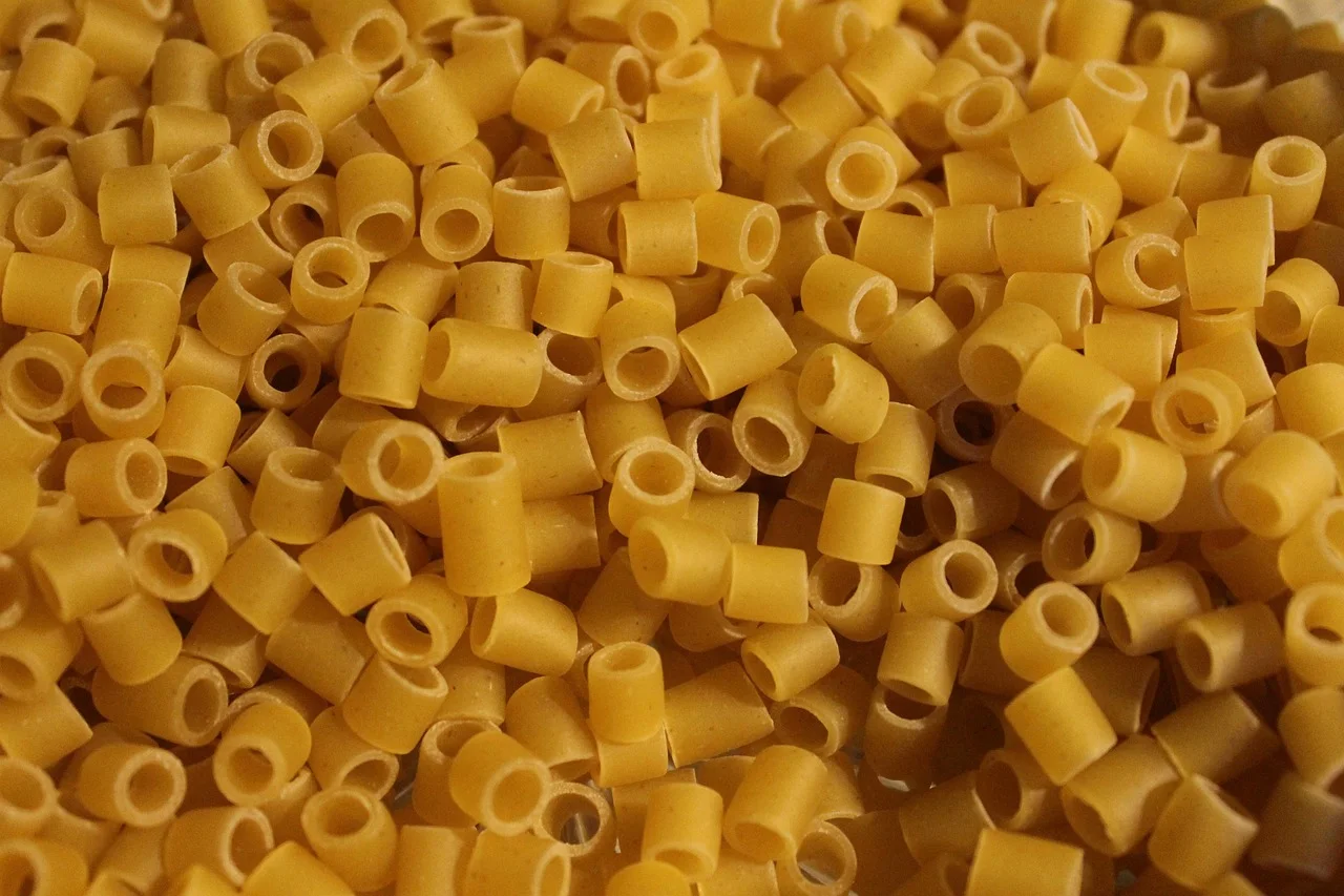 Dried ditalini in the form of very short, smooth tubes
